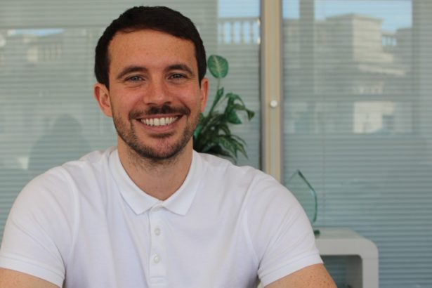 “don’t-become-the-next-blockbuster”:-coincorner-ceo's-bitcoin-challenge-to-banks